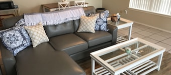 South Padre Cottage within walking distance to everything Fun!