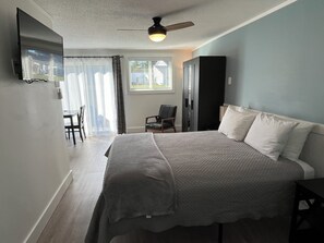 华丽客房, 1 张特大床 | 1 多间卧室、高档床上用品、遮光窗帘、熨斗/熨板