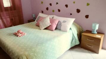Individually decorated, free cots/infant beds, free WiFi, bed sheets