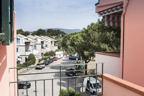 Property grounds - M196 - Marcelli, three-room apartment with terrace 200mt from the sea (Marcelli)
