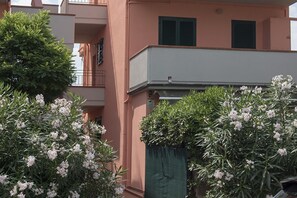 Property grounds - M196 - Marcelli, three-room apartment with terrace 200mt from the sea (Marcelli)