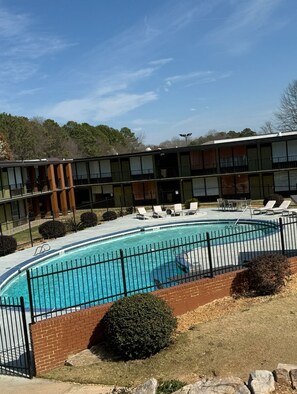 Seasonal outdoor pool - 1st Place Hotel (Decatur)