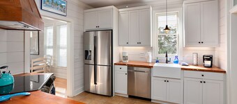 Charming Island Retreat Near the Ocean & Pier Village!