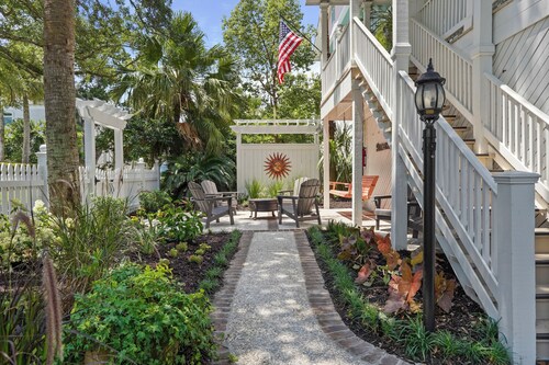 Uusi loma-asunto! Erityiset kesähinnat! Askeleet merelle ja laiturikylään - vuodepaikkoja 8