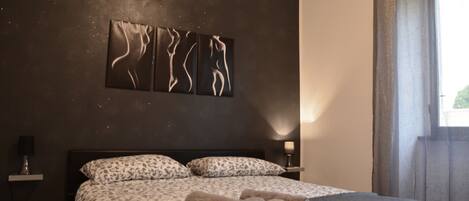 1 chambre, coffres-forts dans les chambres, fer et planche à repasser