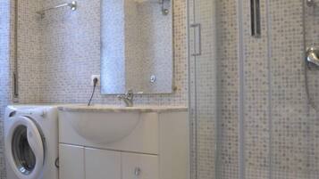 Doccia, asciugacapelli, bidet, asciugamani