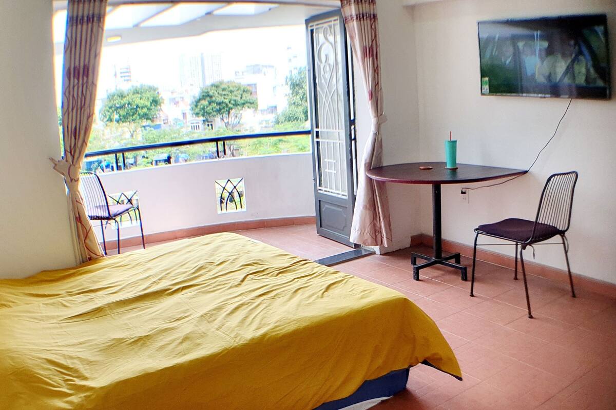 Estudio superior, vista al río (Upper Floor) | Insonorización, tabla de planchar con plancha y wifi gratis 