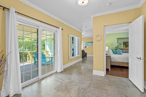 3 عدّة غرف نوم وتجهيزات عازلة للصوت ومكواة/لوح كي وواي فاي مجانًا