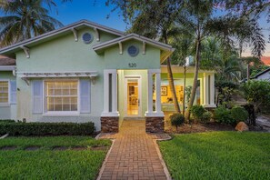 المنشأة من الخارج