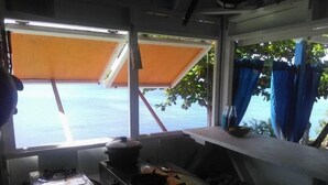 Basic Double Room, Sea View | Shared kitchen - Stonedge Safari Hotel (Salisbury)