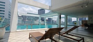 Outdoor pool - [Promo] KLCC Twin Towers - Studio Apartment - Home Sweet Home (Kuala Lumpur)