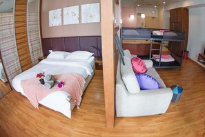 2 bedrooms, iron/ironing board, WiFi, bed sheets - [Promo] KLCC Twin Towers - Studio Apartment - Home Sweet Home (Kuala Lumpur)