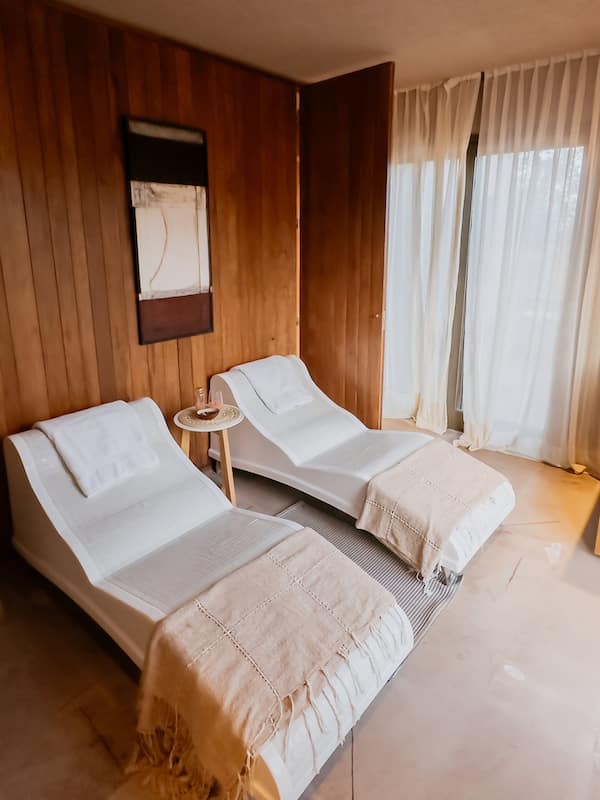 Couples treatment room(s), sauna, hot tub, steam room, body treatments