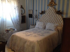 Individually decorated, individually furnished, rollaway beds - Casa Luminosa (El Rosario)
