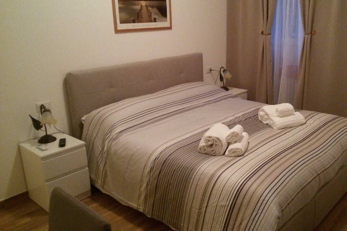 Double Room, 1 Queen Bed | Desk, free WiFi, bed sheets
