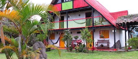 Fachada de la propiedad