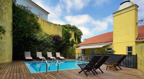 Outdoor pool - Charm Inn Sintra (Sintra)