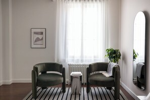 Room 305 | Living area