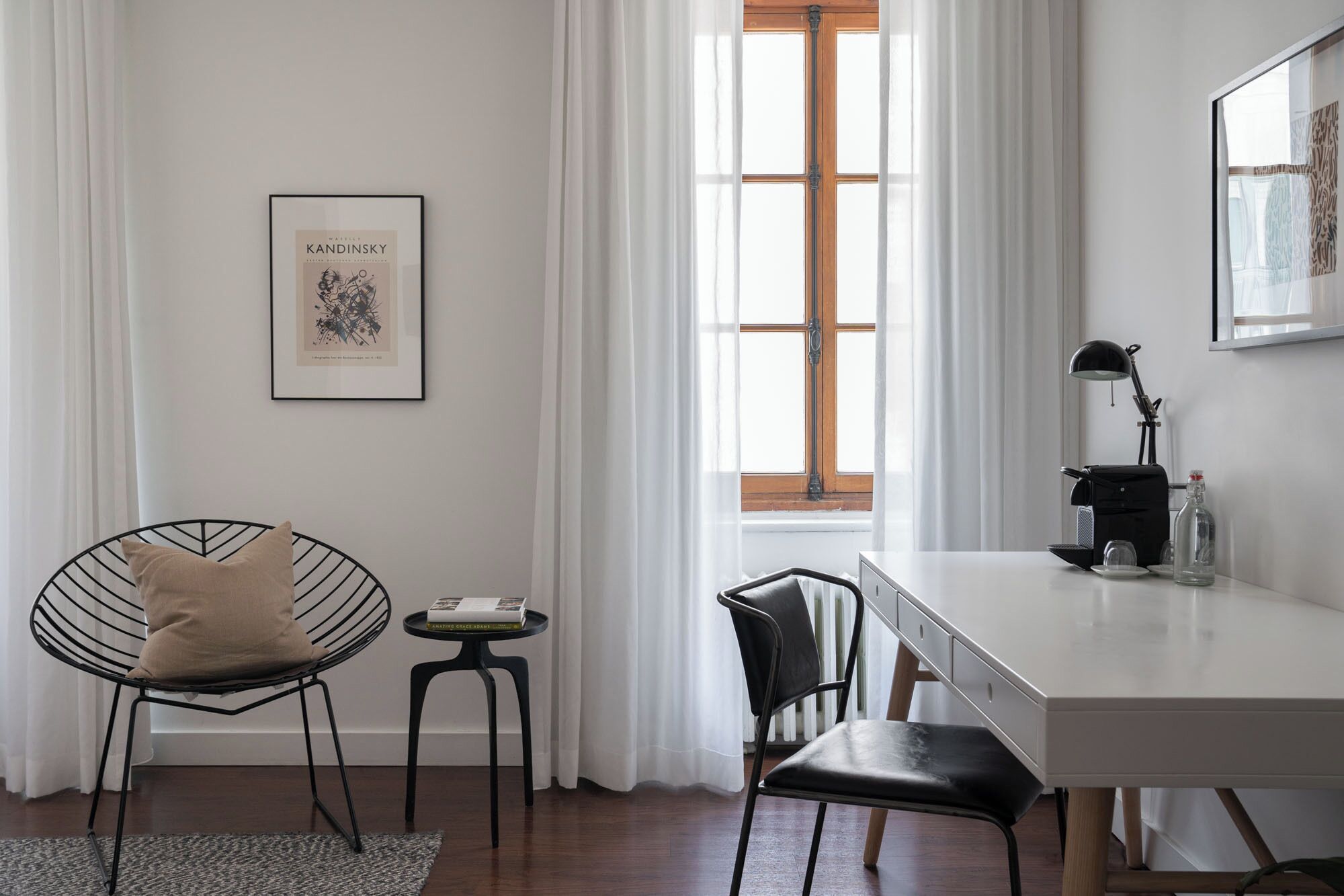 room 303 | living area | 32-inch flat-screen tv with digital channels, tv, netflix