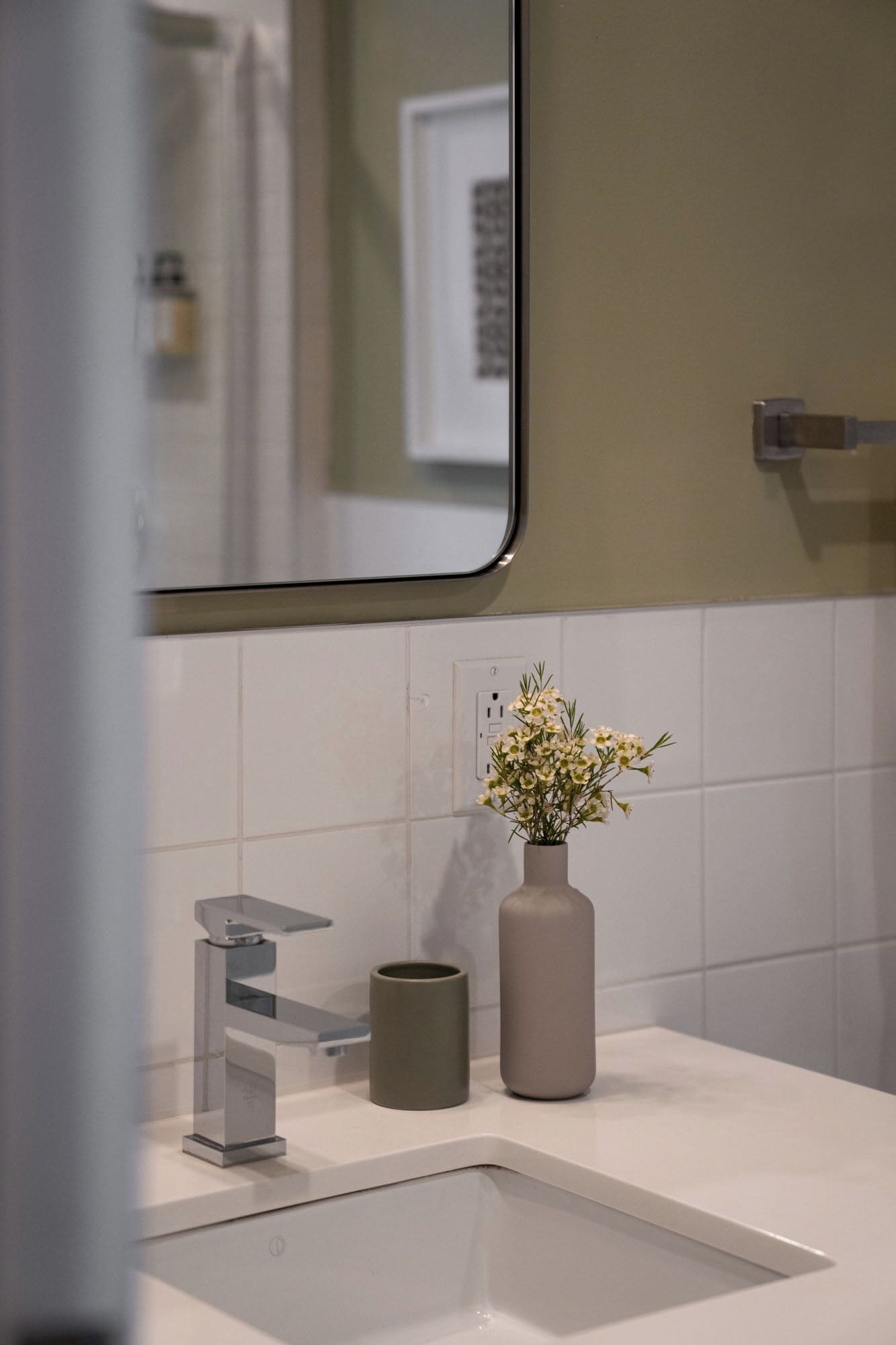 shower, rainfall showerhead, free toiletries, hair dryer