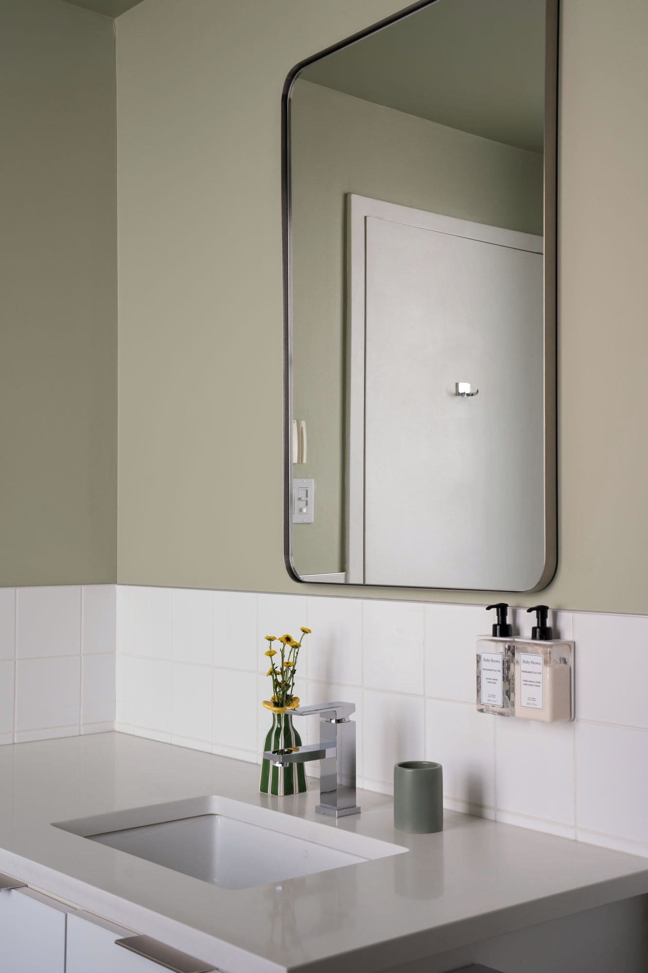 room 305 | bathroom | shower, rainfall showerhead, free toiletries, hair dryer