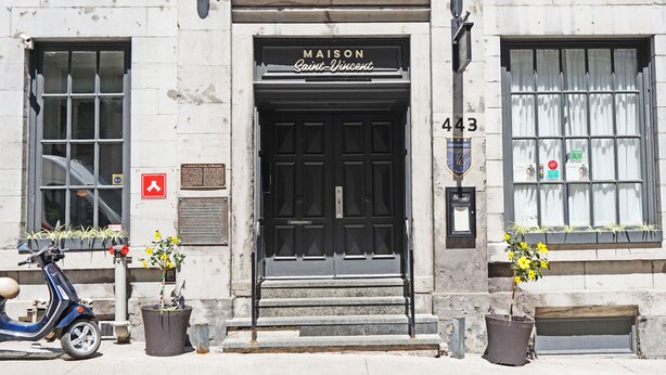 A building with a black double door labeled "MAISON Saint-Vincent" and the number "443" above it.