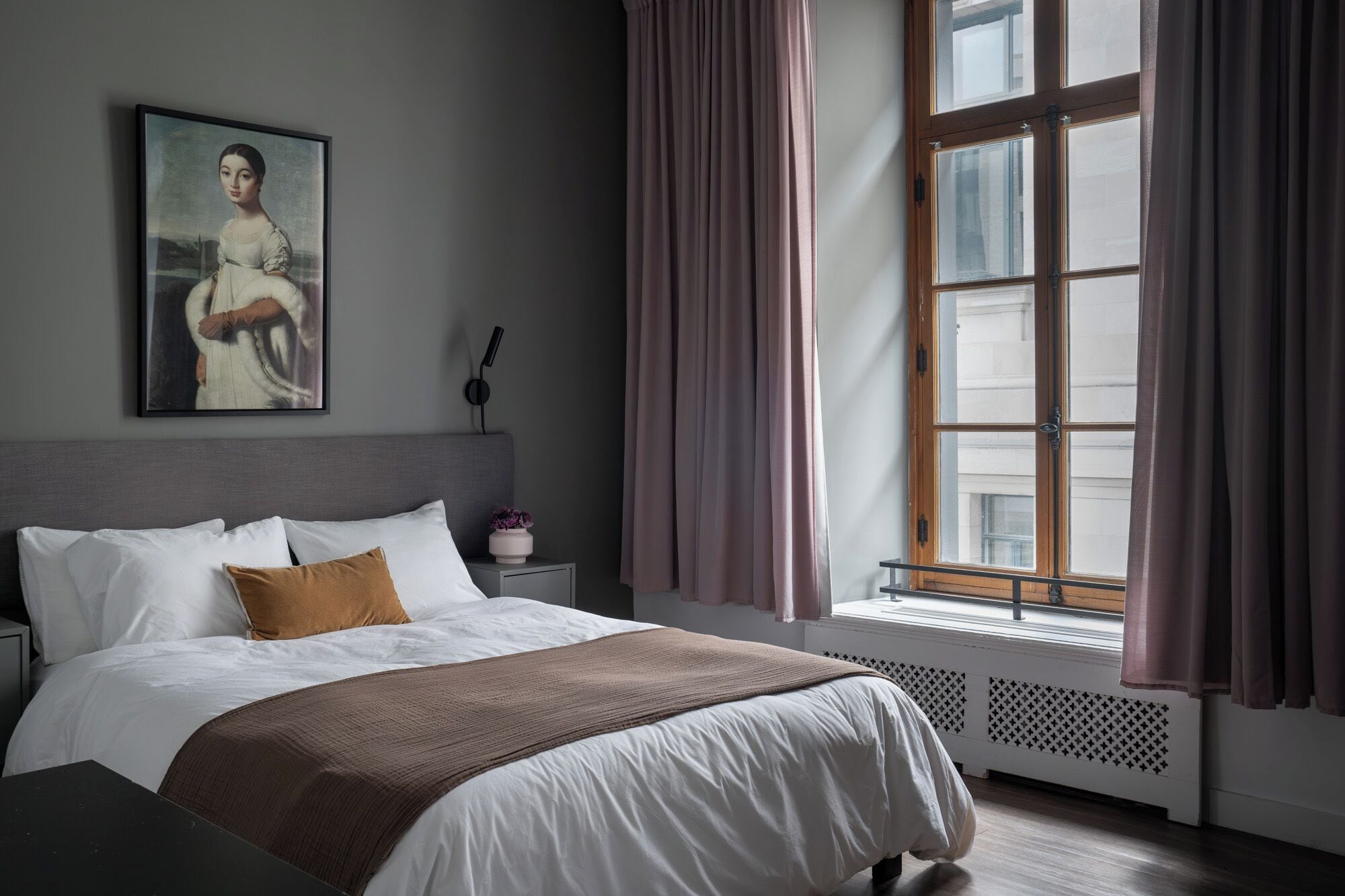 room 203 | hypo-allergenic bedding, individually decorated, individually furnished