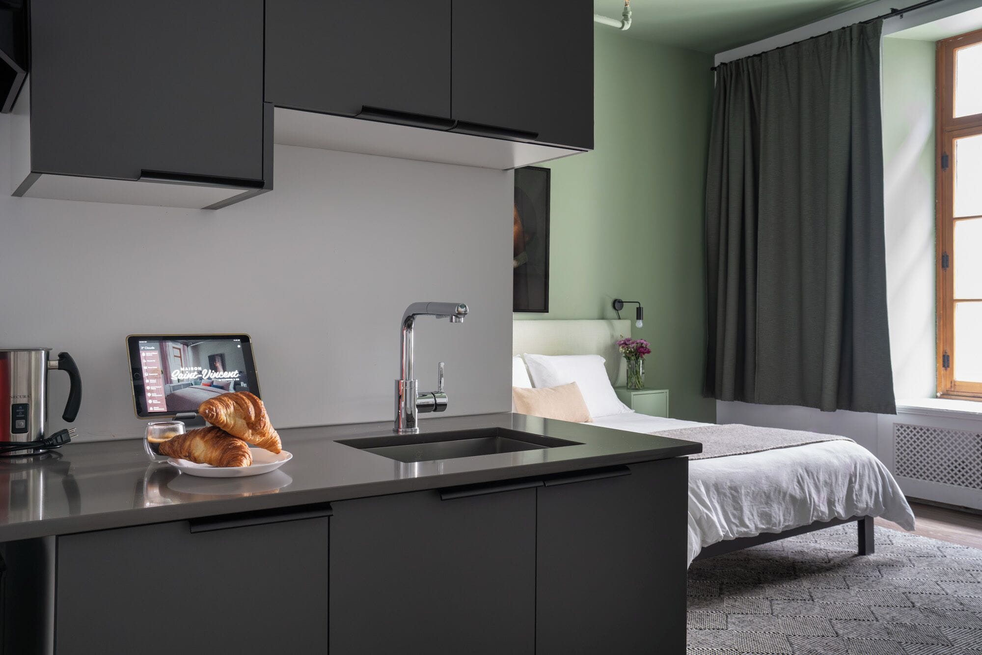 room 201 | private kitchen | fridge, microwave, stovetop, dishwasher