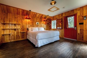 小屋, 河景 | 高档床上用品、加厚床垫、特色装修、特色家居