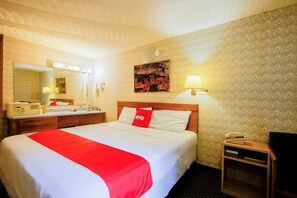 In-room safe, iron/ironing board, rollaway beds, free WiFi - Chapmanville Inn (Chapmanville)