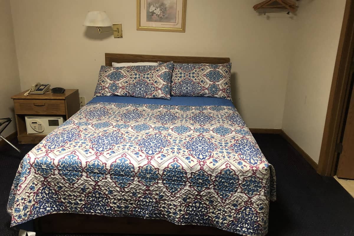 Värdeförvaringsskåp på rummet, strykjärn/strykbräda och extrasängar