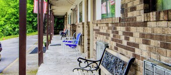 Chapmanville Inn