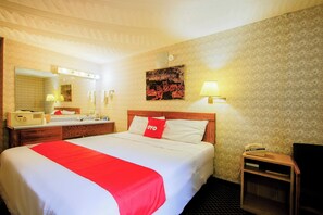 In-room safe, iron/ironing board, rollaway beds, free WiFi - Chapmanville Inn (Chapmanville)