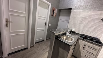 Felles sovesal – superior, kun for kvinner, aircondition | Bad | Dusj, såpe og toalettpapir