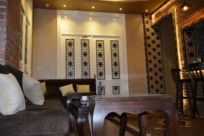 Área de estar no saguão