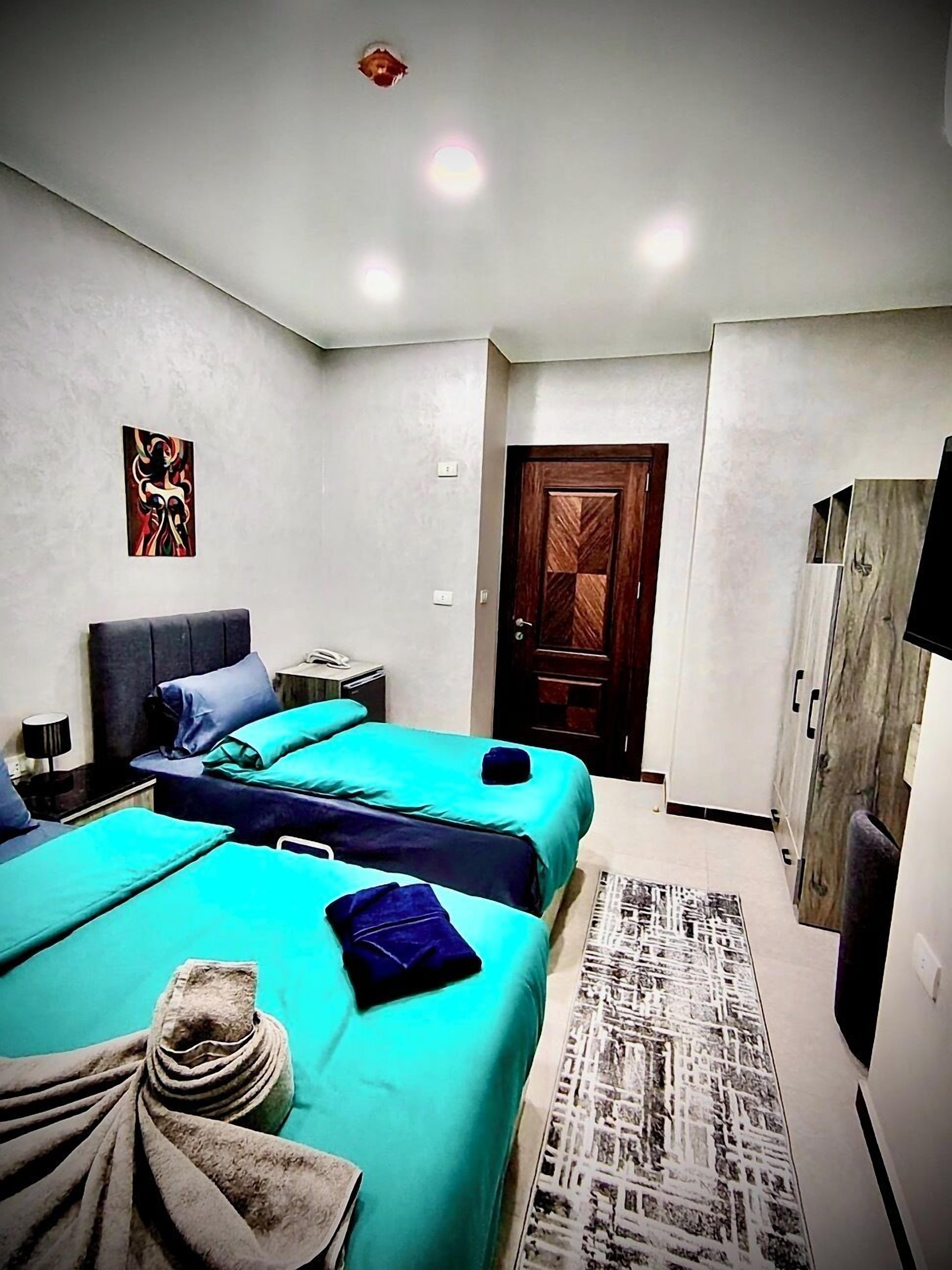 Caja de seguridad en la habitación, cortinas blackout y wifi gratis 