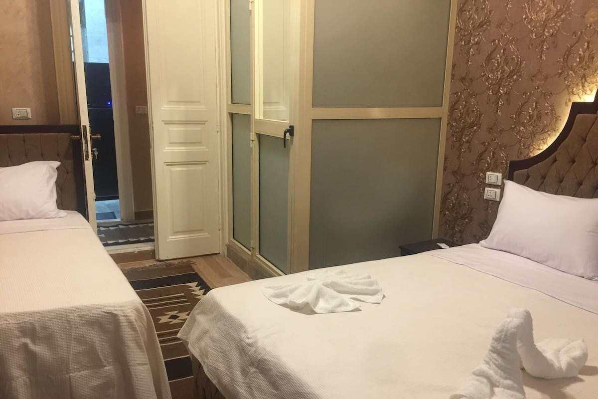 Een kluis op de kamer, verduisterende gordijnen, gratis wifi, beddengoed