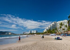 Private beach, sun loungers, beach towels - Departamento a  pie de  Playa (Ixtapa)