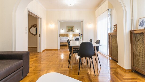 Dining - Victoria Queens Paradise Apartments is centrally located, so you can easily get to know the city's fascinating tourist attractions (Athina)
