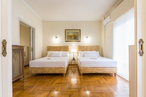 4 bedrooms, iron/ironing board, WiFi, bed sheets