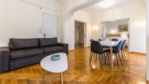 Interior - Victoria Queens Paradise Apartments is centrally located, so you can easily get to know the city's fascinating tourist attractions (Athina)