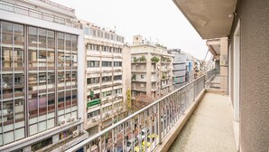 Property grounds - Victoria Queens Paradise Apartments is centrally located, so you can easily get to know the city's fascinating tourist attractions (Athina)