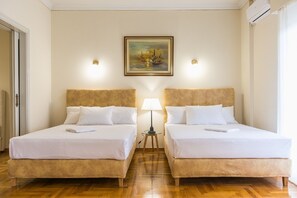 4 bedrooms, iron/ironing board, WiFi, bed sheets