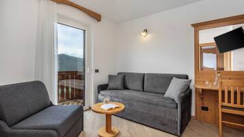 Panoramic-Doppelzimmer, 1 Queen-Bett | Daunenbettdecken, Zimmersafe, Schreibtisch, kostenloses WLAN