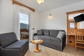 Kahden hengen panoraamahuone, 1 keskisuuri parisänky | Untuvapeitot, tallelokero huoneessa, työpöytä, ilmainen Wi-Fi