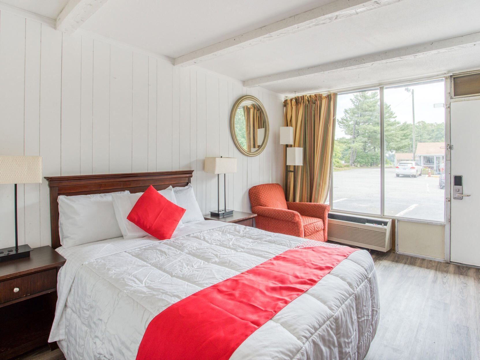 Desk, iron/ironing board, free WiFi, bed sheets