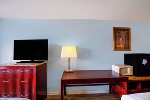 客房, 2 张双人床 | 办公桌、熨斗/熨衣板、免费 WiFi、床单