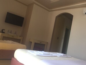 Superior-Zimmer | Hochwertige Bettwaren, Zimmersafe, Verdunkelungsvorhänge