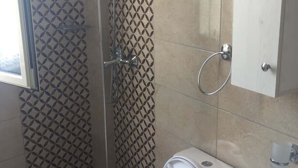 A bathroom with a shower, toilet, and sink. - Lukas Hotel (Xhafzotaj)