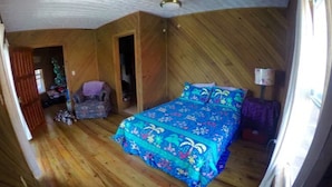 Iron/ironing board, bed sheets